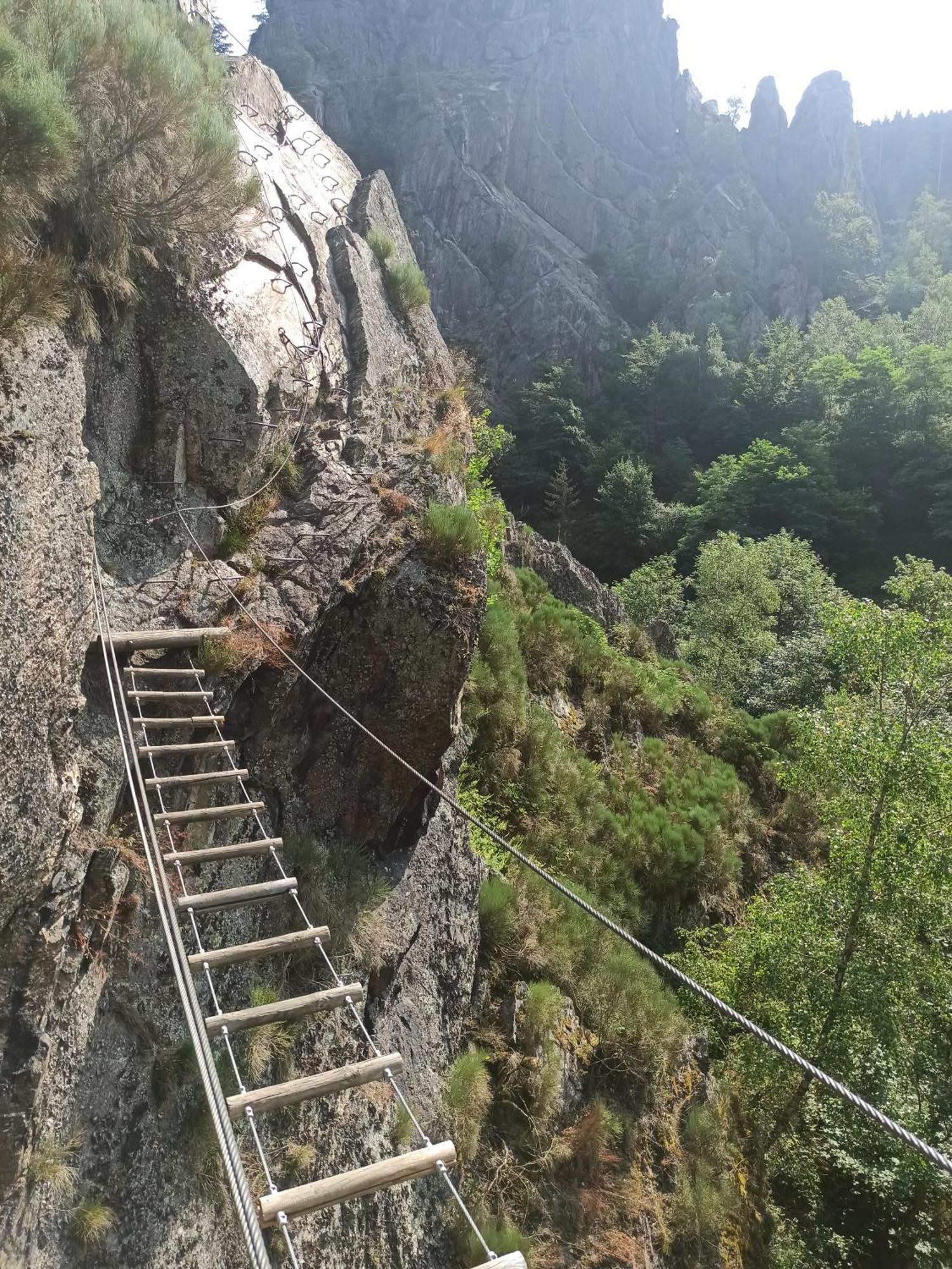 La Fortance Paradis Naturel - Proche De La Ville Planfoy Luaran gambar